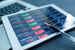 避险资金涌入美债,10年期收益率跌回5%下方